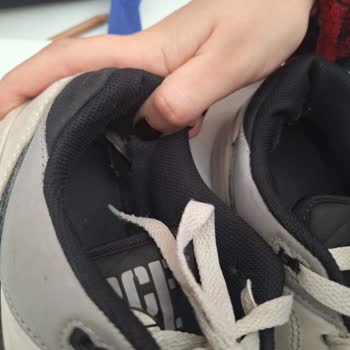 Kısa Sürede Deforme Olan Nike Ayakkabı Ve Tekrarlanan Yanıltıcı İnceleme Sonuçları