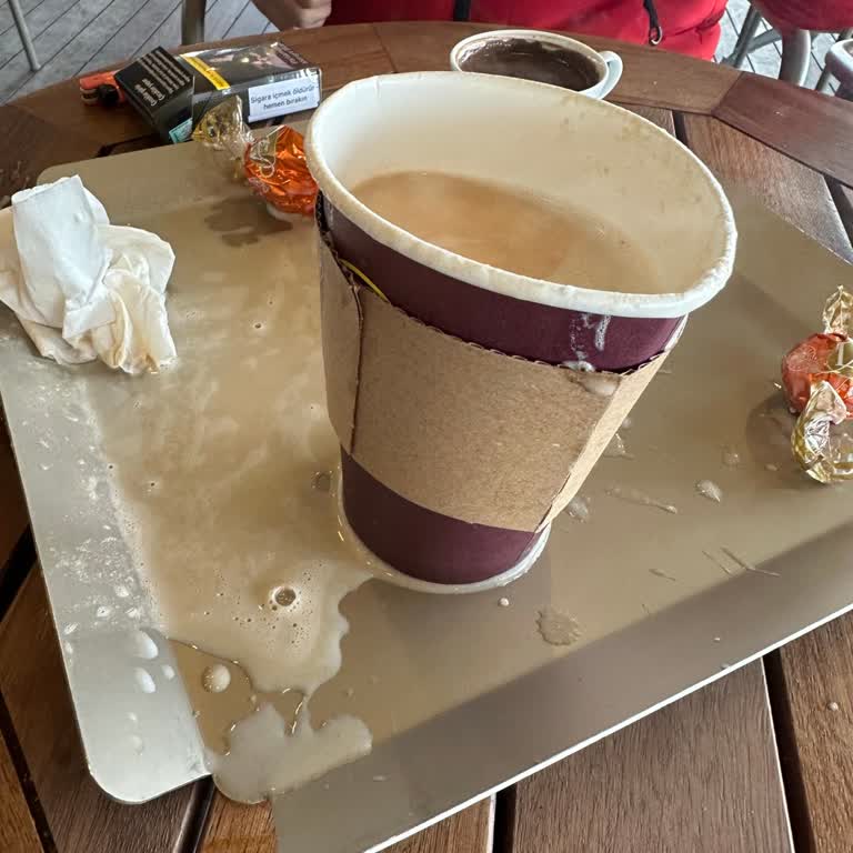 Samsun Piazza Kahve Dünyası'nda Kapağı Açık Latte Patlamasıyla Yanık Ve Giysi Lekesi