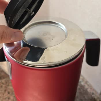 Kısa Sürede Kırılan Demlik Kapağı Beni Hayal Kırıklığına Sürükledi