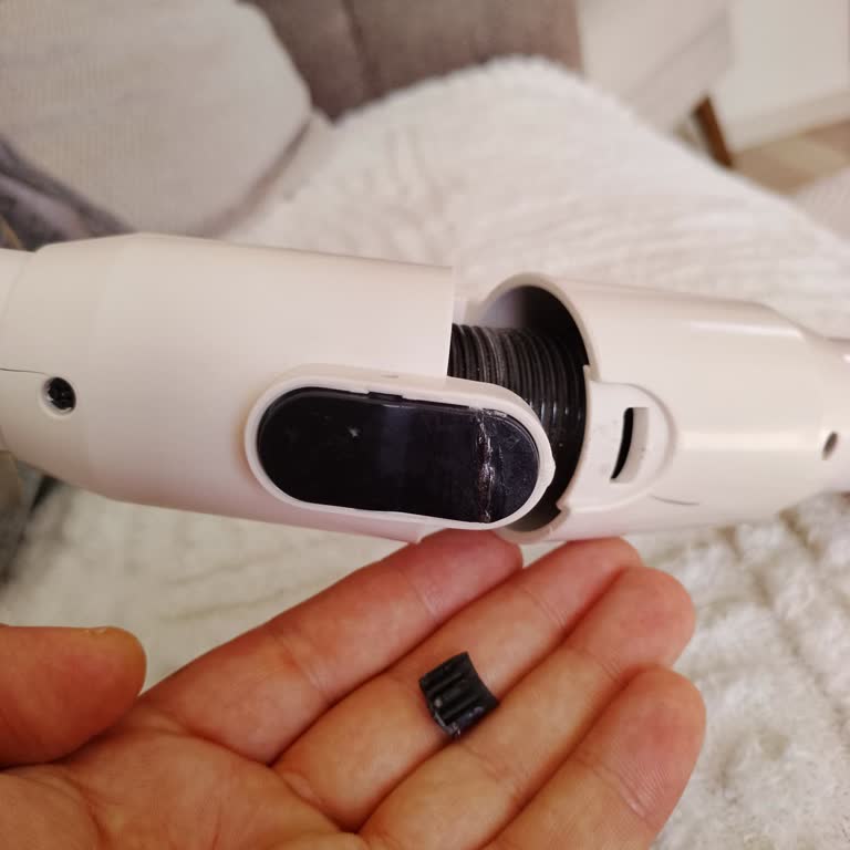 Sinbo Dikey Süpürge Orta Katlanma Düğmesi Kırıldı Ve Ücretsiz Yedek Parça Talebi