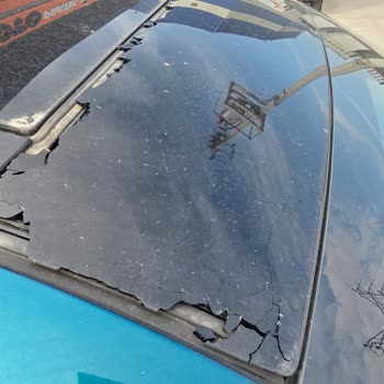 Peugeot E-308 Sunroof Camı Kendiliğinden Patladı, Servis Sorumluluk Reddetti