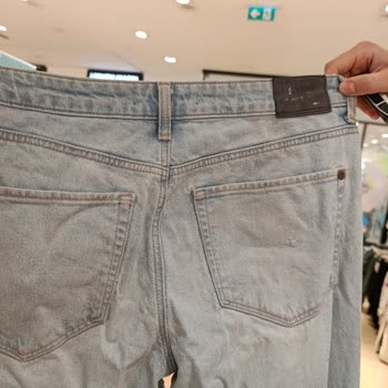 Mavi Pantolonun Hızlı Renk Solması Ve Ağ Aşınması İçin Yeni Değişim Talebi