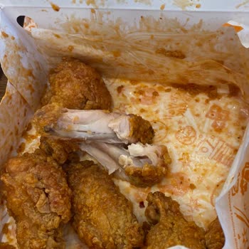 Popeyes Şubesinde Satılan Tavuk Nedeniyle Şiddetli Mide Ağrısı Ve Gıda Zehirlenmesi