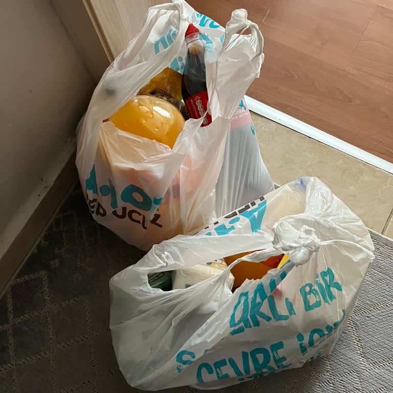 A101 Personelinin Saygısız Tutumu Ve Kırık Poşet İhmali