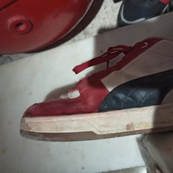 Kırıkkale FLO Mağazasındaki Ayakkabının Renk Bulaşması Ve İç Yırtılma Sorunu