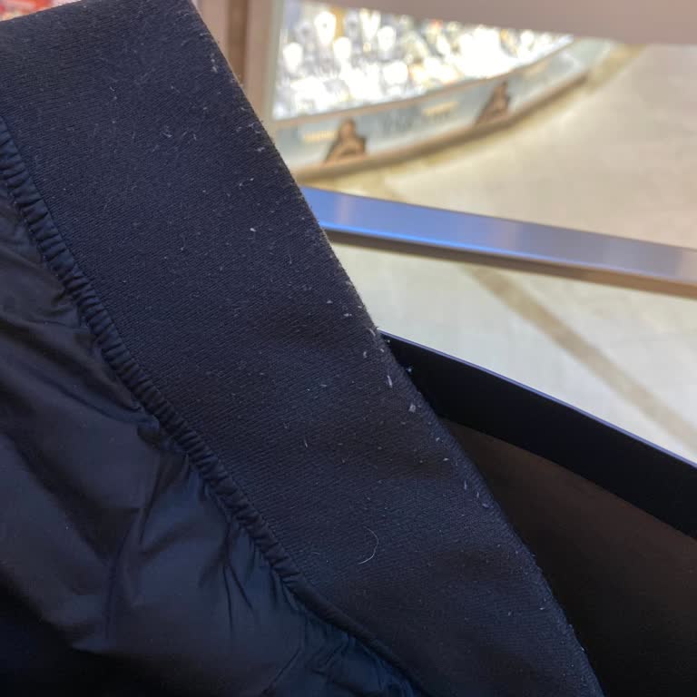 Montta Kabarma Ve Mağaza Personelinin Ciddiyetsiz Tutumu