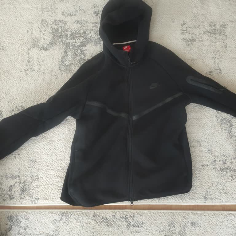 Nike Ceketin Renk Solması Ayıplı Ürün Ve Garanti İadesi Talebi