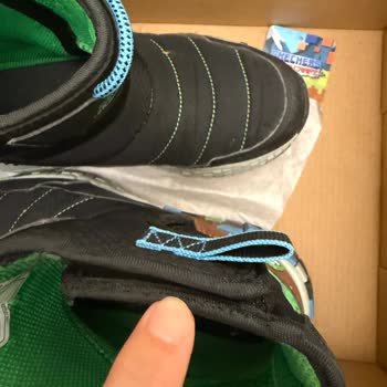 Skechers Çocuk Botundaki Sert Çıkıntılar Pantolonları Yırtıyor, Değişim Reddedildi