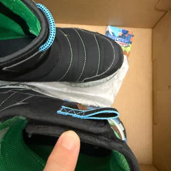 Skechers Çocuk Botundaki Sert Çıkıntılar Pantolonları Yırtıyor, Değişim Reddedildi