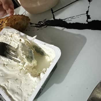 Açılır Açılmaz Küflü Labne Peynirine İade Ve İnceleme Talebi