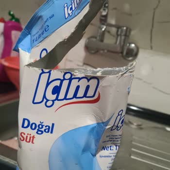 İçim Markalı Süt Kapağı Kapalı Olmasına Rağmen Bozuldu Ve Katılaştı