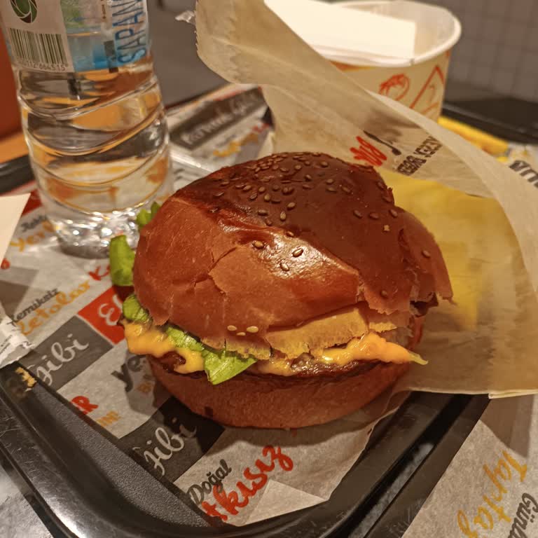 Bozuk Et Kokulu Burger Ve Personel Tavrı İade Talebi