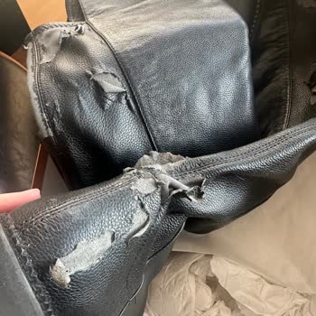 Kalite İddiasına Uymayan Çizmeler Ve Mağazanın Kaba Tutumu