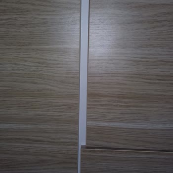 London Model Gardıropta Kapak Uyumsuzluğu Ve Parça Yamuklukları