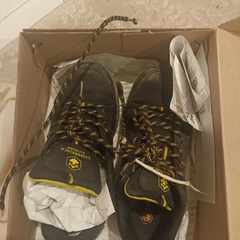 Kısa Sürede Bağcıkları Kırılan Ayakkabıya Garanti Reddi Ve İlgisiz Personel