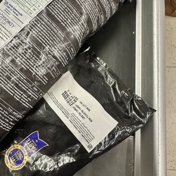 Süre Dolmuş Ürünler Ve Küflü Ekmekler Mağazada Satışta, Personel Umursamaz