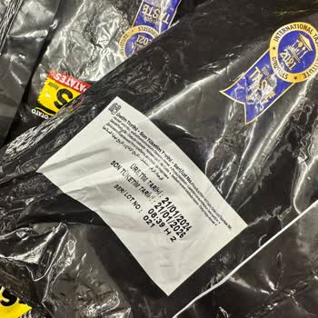 Süre Dolmuş Ürünler Ve Küflü Ekmekler Mağazada Satışta, Personel Umursamaz