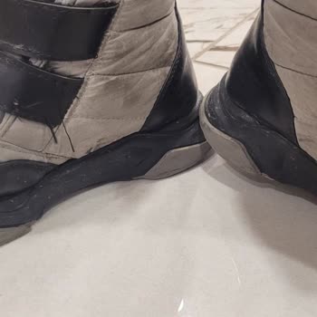 Benetton Çocuk Botları Kısa Sürede Yırtıldı, Değişim Süreci Uzadı