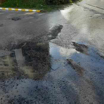 Arsin Anadolu Lisesi Önündeki Çukur Öğrencileri Tehlikeye Atıyor