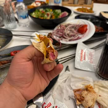 Masabaşı Kebapçısı'nda Çiğ Tavuk Ve Yetkisiz Personel: 1.825 TL İadesi Talebi