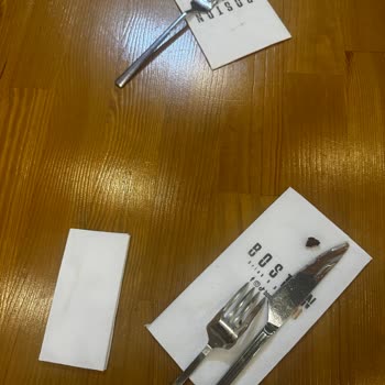 Boston Drink & Dessert Hiç Tabak Servis Edilmedi Ve Sadece 1 Adet Peçete Verildi