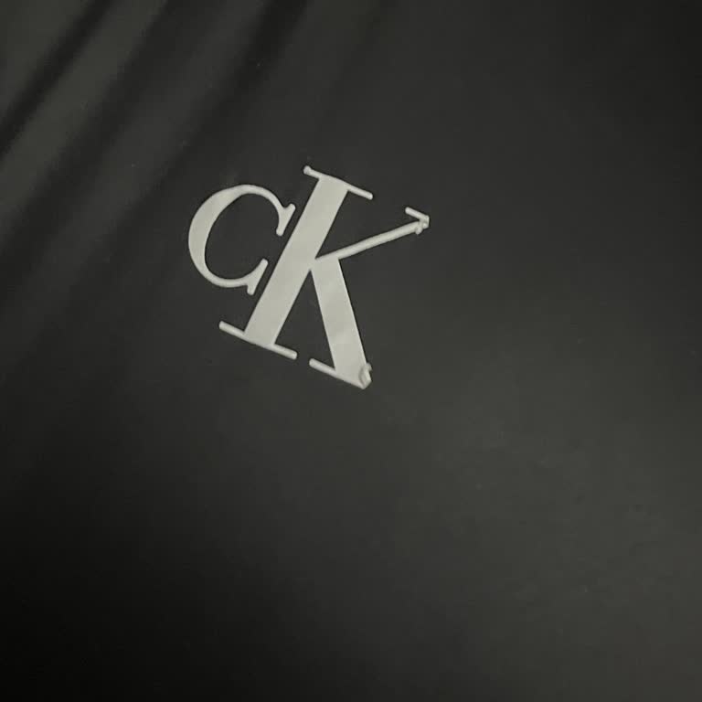 CK Şişme Montunun Amblem Ve Kol Dikişi Sorunu Mağaza Tarafından Çözülmedi