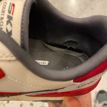 Skechers Ayakkabısının İç Astarındaki Yırtılma Red Edildi