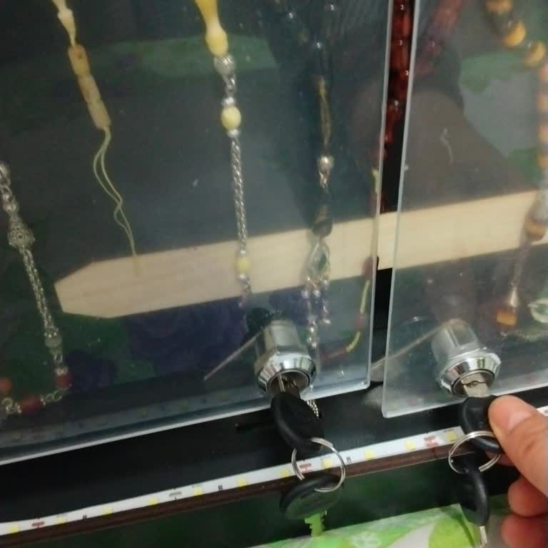 Kırık Ve Çizik Tesbih Dolabı İçin İade Talebi