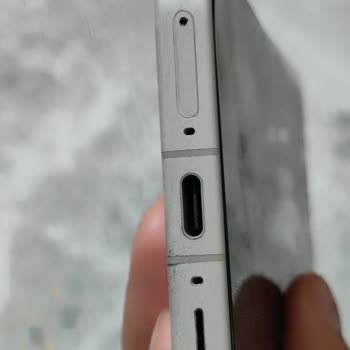 OnePlus 15 Telefonumda Ekran Koruyucu Kayması Ve Çerçeve Renk Solması