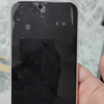 OnePlus 15 Telefonumda Ekran Koruyucu Kayması Ve Çerçeve Renk Solması