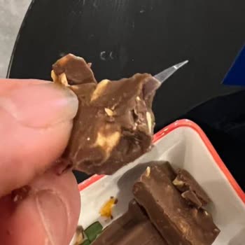 Ülker Çikolatasındaki Yabancı Parça Diş Hasarına Neden Oldu, Tedavi Ve İade Talebi