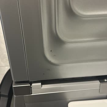 Yeni Beko Kurutma Makinesinde Boya Akarak Koyu Lekeler Oluşması Ve Servis Ulaşılamaması