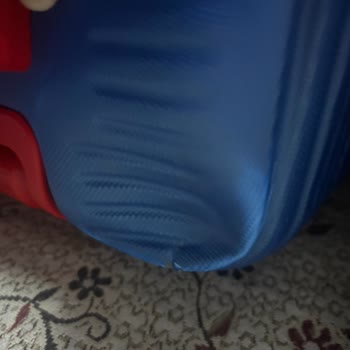 Isparta Petrol Şoförü Kabin Boy Valizime Dikkat Etmedi, Hasar Gördü