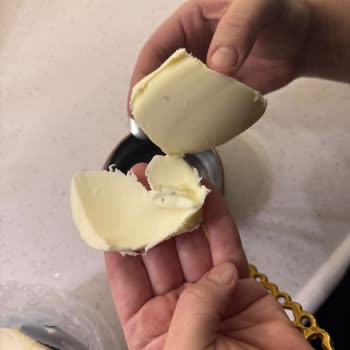 BİM Mağazasındaki Tereyağında Siyah Parçacıklar Ve Sağlık Endişesi