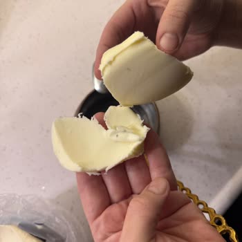 BİM Mağazasındaki Tereyağında Siyah Parçacıklar Ve Sağlık Endişesi