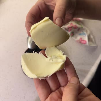 BİM Mağazasındaki Tereyağında Siyah Parçacıklar Ve Sağlık Endişesi