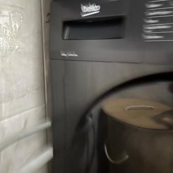 Beko CM10120A Çamaşır Makinesi Su Sızdırıyor Ve Zeminde Hasar Oluşturuyor