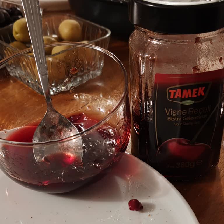 Tamek Vişne Reçelinde Çekirdek Diş Ağrısına Sebep Oldu