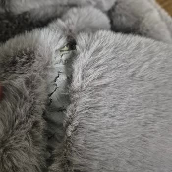 Yargıcı Peluş Kabanın Deri Şeritlerinin Çabuk Soyulması Ve Ücretsiz Onarım Talebi