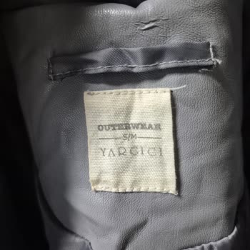 Yargıcı Peluş Kabanın Deri Şeritlerinin Çabuk Soyulması Ve Ücretsiz Onarım Talebi