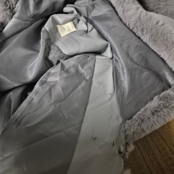 Yargıcı Peluş Kabanın Deri Şeritlerinin Çabuk Soyulması Ve Ücretsiz Onarım Talebi