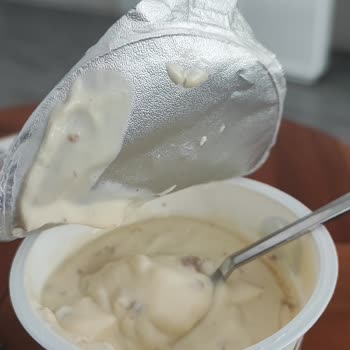 Ambalajı Ananaslı Gösteren Sek Quark Kutularında Farklı Ürün Çıktı