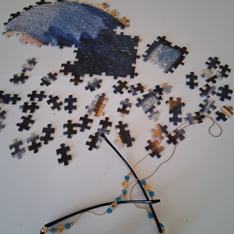 İnci Küpeli Kız Puzzle'ı Parçaları Çok İnce Ve Hemen Ayrılıyor