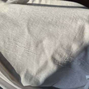 Üretim Hatası Olan T-Shirtlerde Aynı Çizgiler Ve Markanın Sorumluluk Reddi