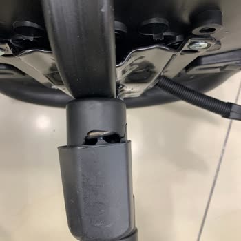 Kırık Ofis Koltuğu Ve Teslimat Gecikmesi İçin Çözüm Bekliyorum