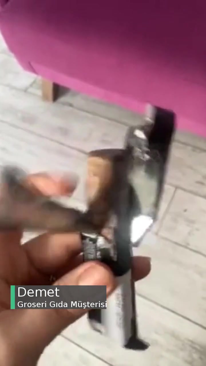 Groseri Gıda Tadelle Bitter Çikolata Bozuk, Beyaz Görüntü Tuhaf! videonun kapak resmi