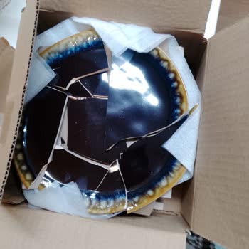 Üç Pasta Tabağı Ve Bir Çorba Kasesi Kırık Geldi: Acil Değişim Talebi