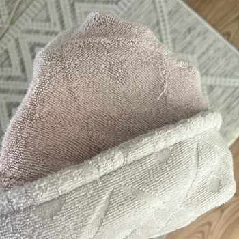 Gri Bornozda Renk Atması Ve Faturasız İade Reddi