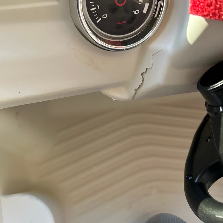 Kırık Akülü Araba Ve Teslimat Gecikmesi Nedeniyle Ücret İadesi Talebi