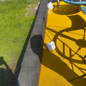 Orhan Veli Kanık Parkında Temizlik Ve Güvenlik Sorunları Çözülmeli